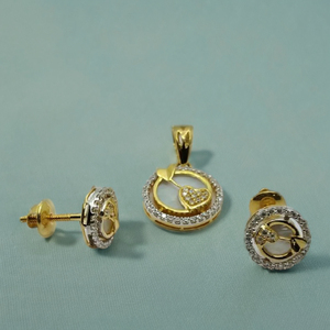 Boucles d'oreilles élégantes en or 22 carats avec pendentif assorti, bijoux de créateur de forme ronde élégante pour femmes - Product Image 2