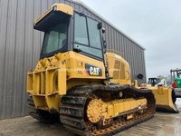 Ce bulldozer CAT D4K fabriqué au Japon est à 95 % neuf et en excellent état, disponible à bas prix pour des ventes exceptionnelles