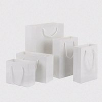 Sacs en papier kraft blanc et brun personnalisés avec impression, poignées en ruban laminé pour vêtements, chaussures, cadeaux, chaussettes et emballage de fourrures