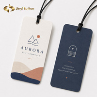 Étiquettes suspendues personnalisées imprimées par le fabricant Jinyi, conception de marque avec logo sur mesure pour vêtements, étiquettes suspendues OEM ODM en gros