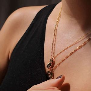 Collier avec pendentif en acier inoxydable plaqué or 18 carats pour <span class=keywords><strong>femme</strong></span> abstraite avec chaîne à maillons Bijoux <span class=keywords><strong>de</strong></span> corps féminin personnalisés - Product Image 4