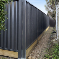 Panneaux de clôture en acier coloré sur mesure OEM, solution de clôture anti-rouille pour la protection de la vie privée des villas, des jardins et des zones de piscine