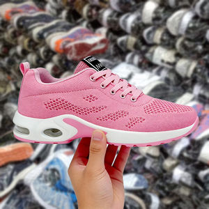 Liquidation de stock : Sandales pour femmes, baskets pour hommes et enfants, et lots de chaussures de basketball de marque, origine Chine - Product Image 6