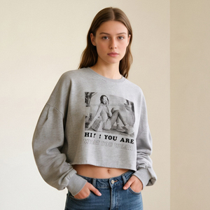 Sweat-shirt court personnalisé à imprimé graphique pour femmes - Product Image 1