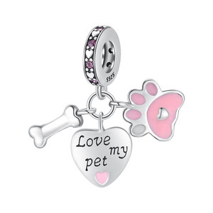 Colgante Triple de Plata S925 con Diseño de Hueso de Perro y Huella Grabada, Corazón y Circonitas Rosas, Joyería para Amantes de Mascotas - Product Image 1