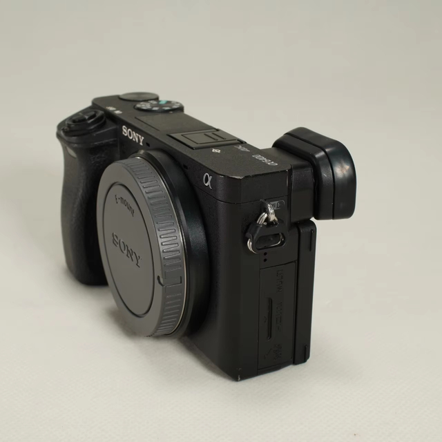 95% New Sonys A6400 Full HD Vlog DSLR Camera with CMOS Sensor >3" Screen Lithium Battery SD Card Compatibility
