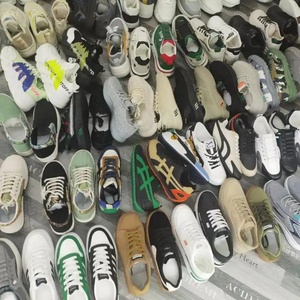 Chaussures de styles variés, designs divers, adaptées aux hommes et aux femmes. - Product Image 5