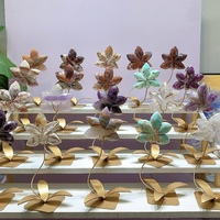 Natürliche Gemischte Kristallorchidee als Ornament mit Metallständer, Handgeschnitzte Edelstein-Orchidee als Tischdekoration für Spirituelle Heilung