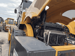 Rouleau compresseur routier de 8 tonnes, modèle XS263J, livraison directe du Shandong, avec pneus, équipe d'ingénierie, moteur étanche inclus. Pompe à roulement - Product Image 4