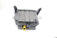Accessoires de voiture Pièces détachées automobiles Réservoir d'expansion de liquide de refroidissement 17132284600 pour BMW F87 F80 F82 F83