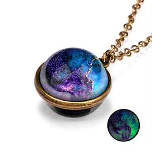 Collana da Donna con Ciondolo a Sfera di Vetro Luminoso al Buio, Design Fantasioso con Luna, Terra e Pianeti, Gioiello Regalo per Ragazze - Product Image 5