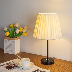 Ins phong cách Bắc Âu cạnh giường ngủ Đèn bàn ấm áp bầu không khí ánh sáng cho cô gái phòng ngủ Internet người nổi tiếng đơn giản ánh sáng ban đêm cho ăn - Product Image 4