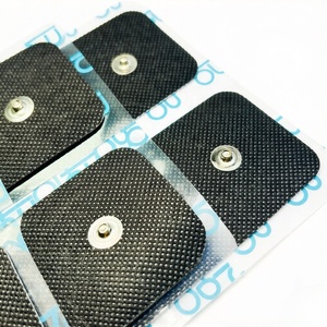 <span class=keywords><strong>Patch</strong></span> musculaire adhésif noir non tissé 5x10cm avec deux boucles métalliques pour électrodes de physiothérapie <span class=keywords><strong>Compex</strong></span> et unités de massage - Product Image 2