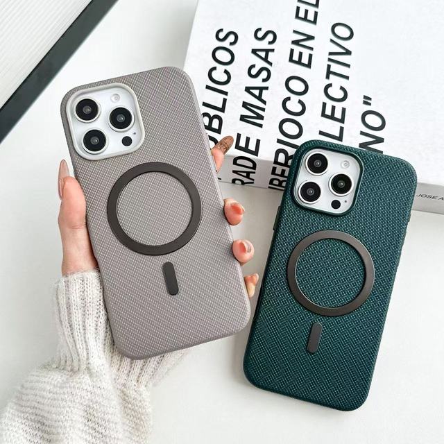 New Luxury Shockproof Magnetic Wireless Charging Mobile Phone Cases for Iphone 17 Pro Case