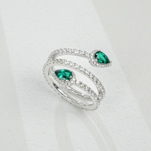 Bague délicate en argent 925 avec émeraude créée en laboratoire - Product Image 1