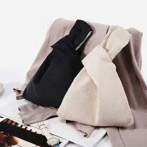 Pochette en velours côtelé de coton en tissu japonais portable et réutilisable en couleur vente en gros sac de poignet à nœud - Product Image 4