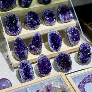 Mini Geoda de Amatista Natural, Clúster de Piedras Crudas, Colección de Cristales, Arte Coleccionable, Mineral Curativo, Artesanía Folclórica - Product Image 6