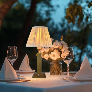 Lampe de table au design simple personnalisable, rechargeable, avec <span class=keywords><strong>abat</strong></span>-<span class=keywords><strong>jour</strong></span> en <span class=keywords><strong>tissu</strong></span>, fabrication de lampes de bureau, <span class=keywords><strong>abat</strong></span>-<span class=keywords><strong>jour</strong></span> <span class=keywords><strong>plissé</strong></span> décoratif nordique moderne - Product Image 4
