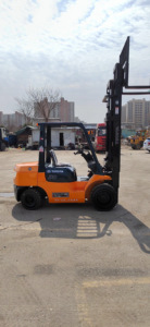 Montacargas Diésel Usado Original de Japón, Modelo 2023, 4WD, Buen Rendimiento, Bajo Precio, 3 Toneladas, 3m, 4.5m, 6m - Product Image 6