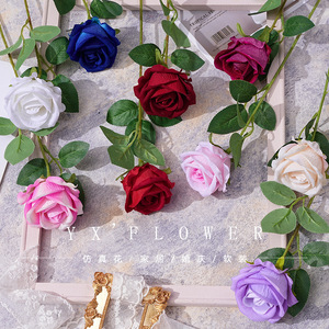 Rosa Artificial de Seda Yixuan, Flor Artificial de Alta Simulación para Decoración de Bodas y Hogar - Product Image 1