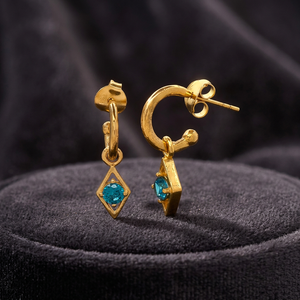 Nouvelle Arrivée Boucles d'Oreilles Chandelier en Laiton Plaqué Or 14 carats et Argent avec Zirconium Bleu Taille Brillante Sertissage Griffe Unisexe pour Soirée - Product Image 3