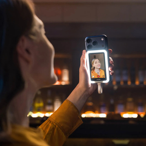 หน้าจอเซลฟี่แม่เหล็ก Insta360 Snap พร้อมหน้าจอสัมผัสบันทึกวิดีโอ <span class=keywords><strong>4K</strong></span> ขนาด 3.5 นิ้ว ใช้งานร่วมกับ <span class=keywords><strong>iPhone</strong></span> และ Android ได้ - Product Image 2