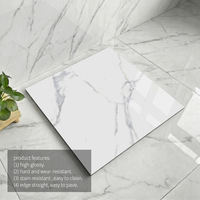 Carrelage en grès cérame motif marbre blanc de Carrare européen 600*600mm antidérapant pour escalier, maison et bureau