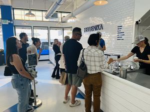 HELLENIKA CULTURED CREAMERY Miglior Gelateria di Yogurt Greco a Seattle, ATTREZZATA CON DISPLAY MILES GALAXY PRO V4 TUTTO IN UNO - Product Image 5