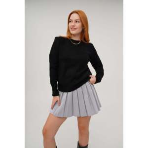 เสื้อสเวตเตอร์คอกลมสีดำล้วนสำหรับผู้หญิง แขนยาว สวมใส่สบาย ไม่เป็นขุย ผ้าถัก 14 กรัม - Product Image 5