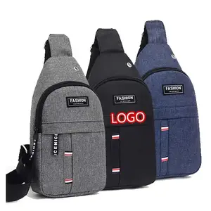 Mochila para viagem ao ar livre, pequena bolsa transversal, resistente à água, masculina, de peito, com fone de ouvido