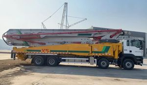 NUEVA Bomba de Cemento Oficial de 62m Máx. Camión Bomba de Concreto Reach Height 44TON HB62V en Venta - Product Image 3