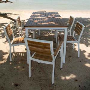 Table basse rectangulaire Cattalina, en bois de teck massif et en fer, rehausse votre espace extérieur avec une élégance intemporelle. - Product Image 2