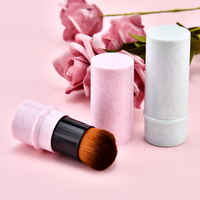 Pinceau Kabuki rétractable à motif marbré avec logo personnalisé, poils synthétiques doux, portable, pour le blush et la poudre libre, idéal pour les voyages