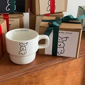 Mug en céramique mignon et original avec motif de chien de dessin animé, pour café au lait, collection automne/hiver, idéal comme cadeau pour couple - Product Image 4