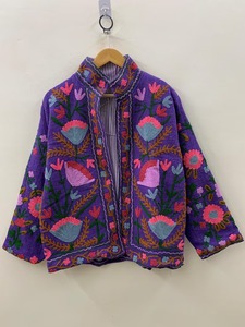 Chaqueta corta de algodón Suzani bordada TNT morada con bordado floral Chaqueta corta acolchada Patrón floral tejido - Product Image 4