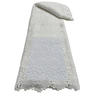 Tissu en dentelle française soluble dans l'eau de luxe blanc fantaisie avec des paillettes, broderie, matériau pour accessoires de robe de mariée - Product Image 1