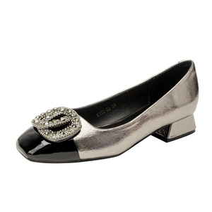 Zapatos de tacón medio con punta cuadrada de charol y hebilla de diamantes de imitación, estilo Mary Jane, sin cordones, para mujer, para todas las estaciones. - Product Image 4