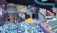 Équipement de terrain de jeu intérieur sur le thème de l'espace personnalisé avec toboggan tubulaire à deux niveaux et piscine à balles