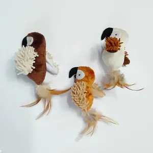 本物の羽が付いている良質の鳥キツツキオウムコードベロアぬいぐるみキャットニップティーザー猫のおもちゃ