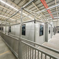 Maison conteneur préfabriquée 40 pieds villa rangée avec terrasse toit avec salle de bain