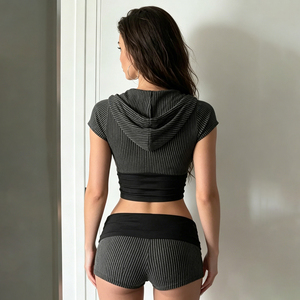 Ensemble deux pièces color-block pour femme, haut court à capuche zippé à rayures et short taille haute, tenue décontractée d'été pour le quotidien - Product Image 5