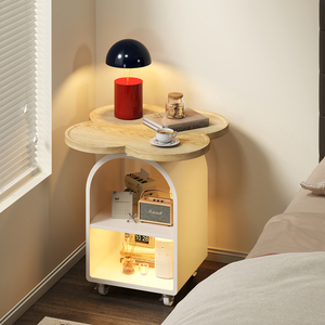 Comodino a Forma di Quadrifoglio con Illuminazione a Sensore di Movimento e Ruote, <span class=keywords><strong>Piano</strong></span> <span class=keywords><strong>in</strong></span> <span class=keywords><strong>Legno</strong></span>, Comodino Mobile - Product Image 4