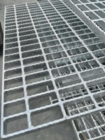 Grille en acier pour matériaux de construction, grille serraillée, prix de la grille métallique antidérapante en acier