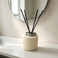 Diffuseur de parfum d'intérieur de luxe artisanal en résine texturée avec bouteille en verre et couvercle métallique – Vase diffuseur vide pour la maison