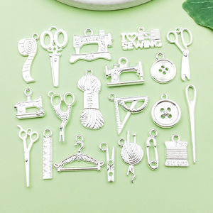 จี้รูปเครื่องจักรเย็บผ้า ทำจากโลหะผสมสังกะสี สำหรับงาน DIY เครื่องประดับ ของขวัญสำหรับทุกเพศทุกวัย เหมาะสำหรับงานสร้างสรรค์ - Product Image 1