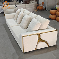 Canapé en tissu de luxe au design nordique moderne haut de gamme pour salon de villa, canapé décoratif en métal et tissu de luxe léger