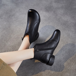 Bottes courtes vintage de luxe en cuir de vachette multicouche à talon épais et cylindre bas, nouvelle collection automne, <span class=keywords><strong>chaussures</strong></span> <span class=keywords><strong>pour</strong></span> mères, fermeture éclair latérale, couleur unie - Product Image 3