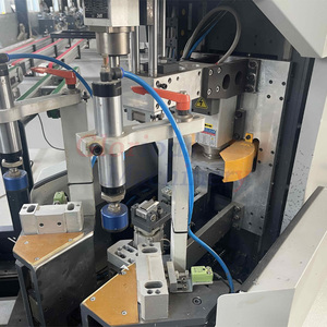 Machine de soudage de profilés UPVC sans soudure, contrôlée par PLC, verticale, quatre coins, automatique, pour la construction de cadres de fenêtres et de portes - Product Image 5
