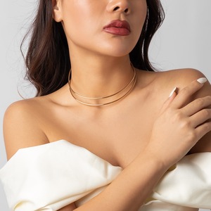 <span class=keywords><strong>Collar</strong></span> con Cruz de <span class=keywords><strong>Metal</strong></span> Dorado Simple para Mujer, Gargantilla de Acero Inoxidable Chapado en Oro - Product Image 1