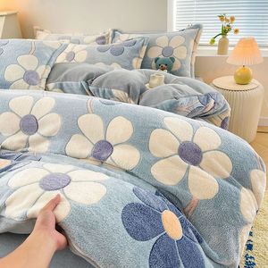 Set Quattro Pezzi in Pile Corallo Invernale Caldo Copripiumino in Pile Doppio Lato Lenzuolo in Flanella Fodera in Pile Morbido Ispessito - Product Image 3